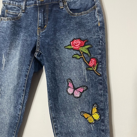 Rue21 Premium Blue Jeans with Floral Embroidery Size 5/6 - Picture 4 of 9